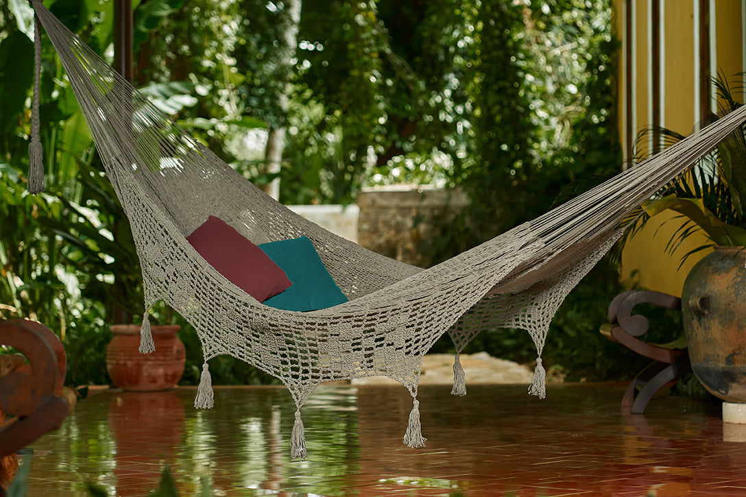 Deluxe Outdoor Undercover Cotton Mexican Hammock